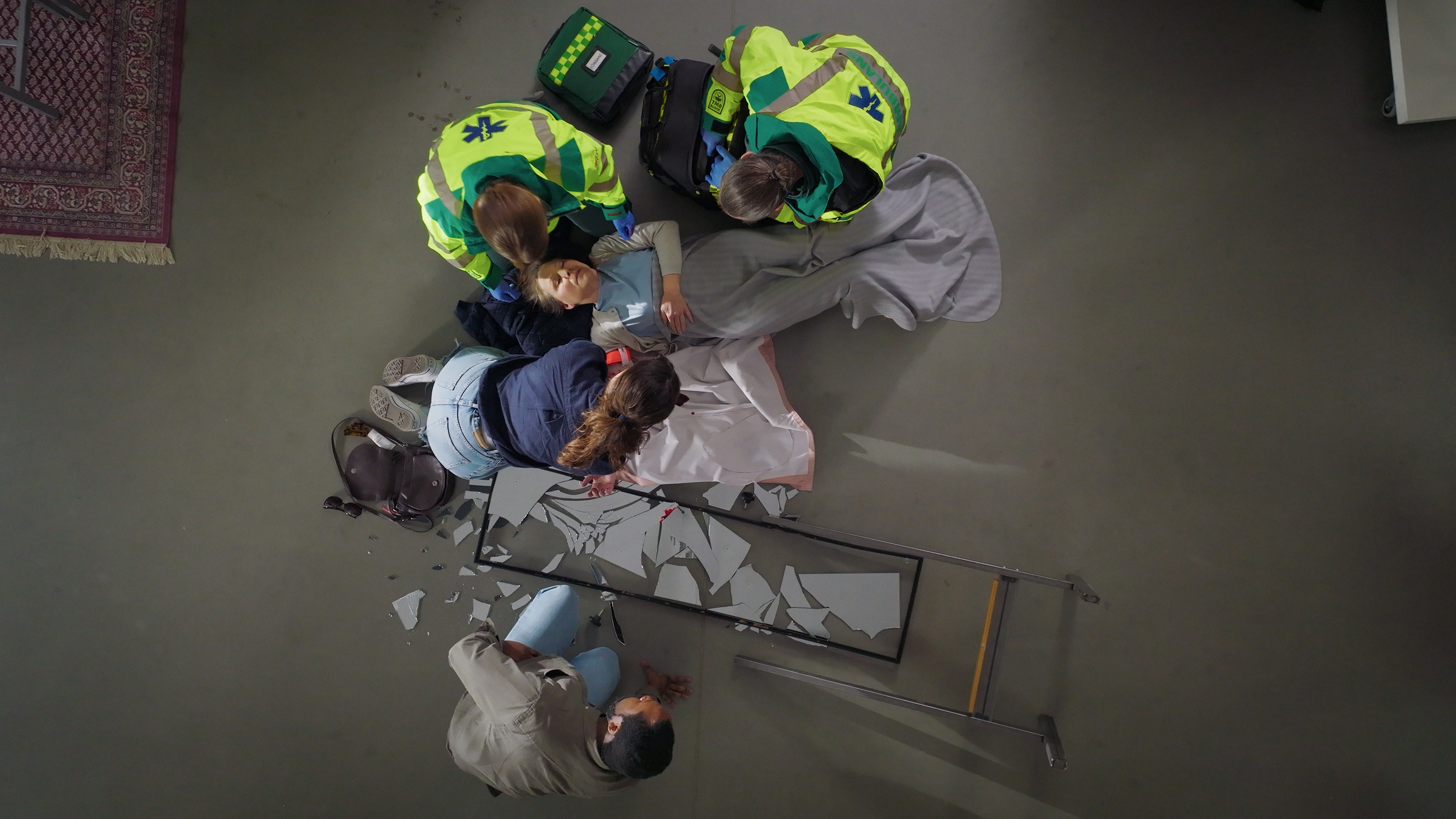 olycka-kvinna-stoppa-blodning